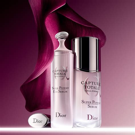 Capture Totale Super Potent Eye Serum: sérum contorno de ojos .